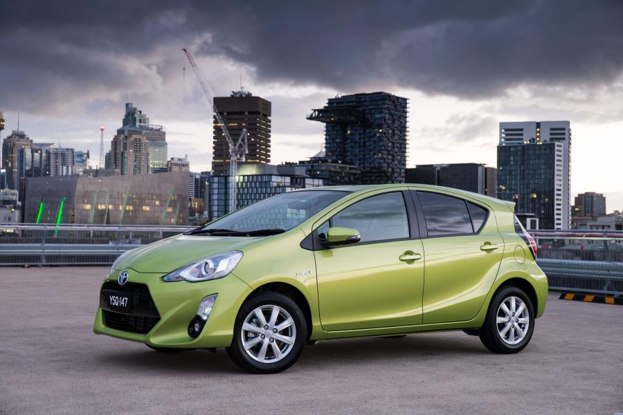  Toyota Prius c i-Tech 2015 года  (AU) (фото 3 из 10)